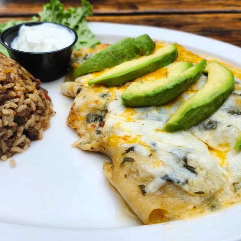 Fresh Seafood Delights: Cajun and American Favorites